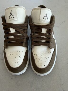 Jordan Low-Top, size 7, cream/olive